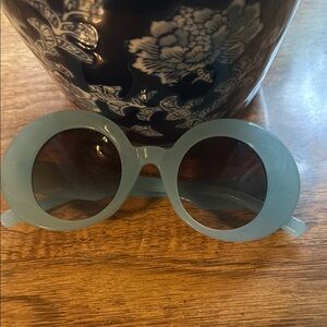 Blue round acrylic sunglasses